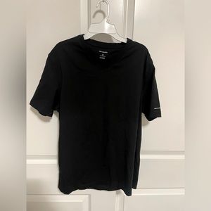 Van Huesen Balck V neck shirt - M